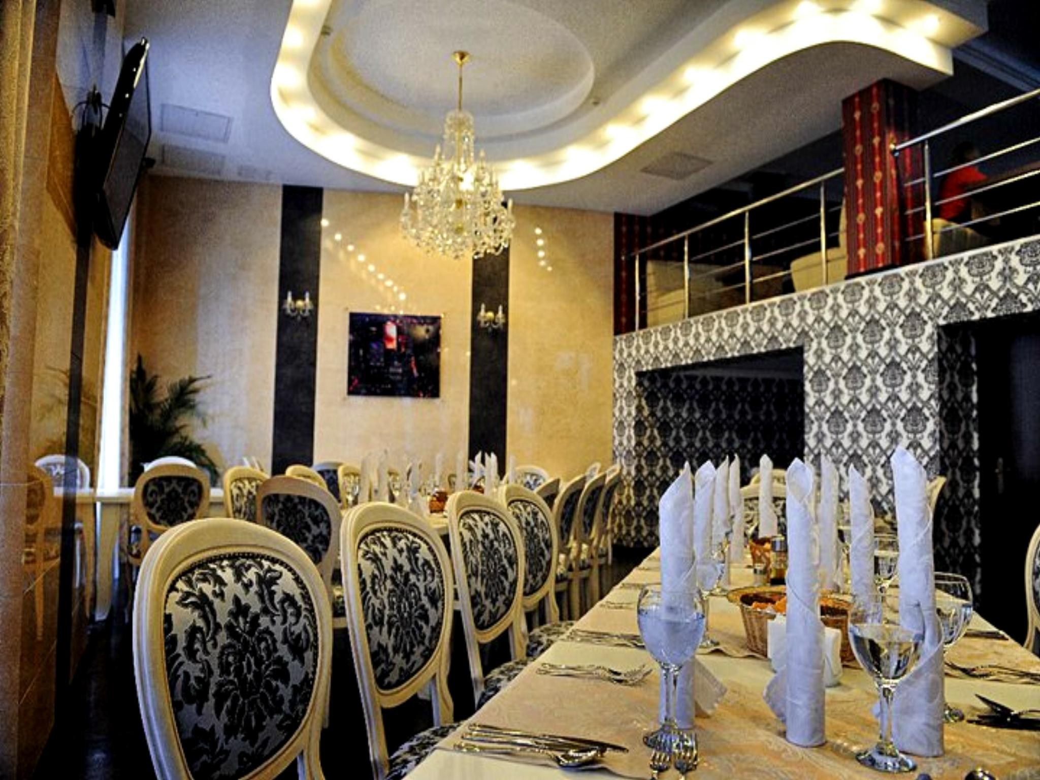 Manhattan Hotel & Restaurant Chişinau Exteriör bild