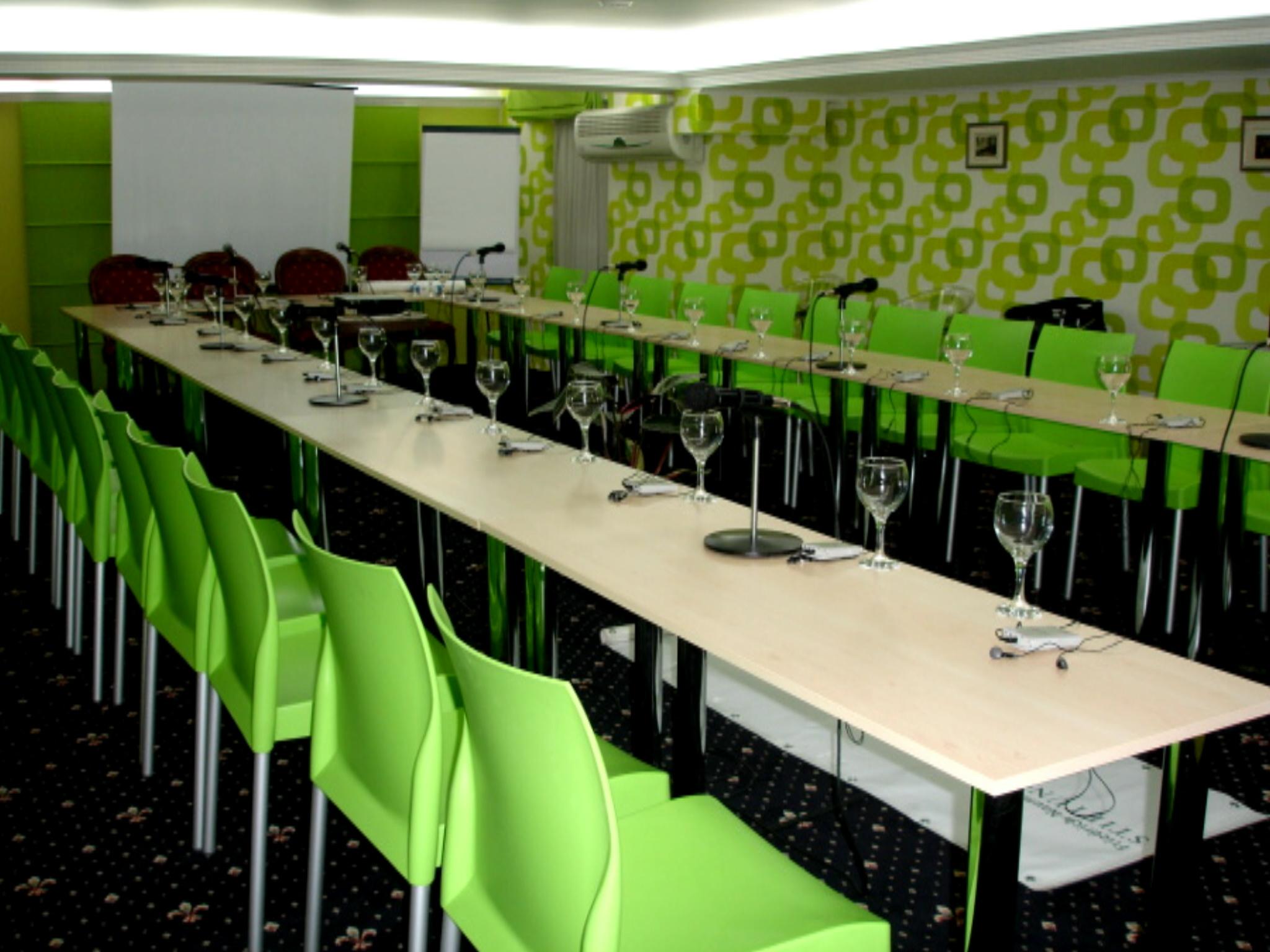Manhattan Hotel & Restaurant Chişinau Exteriör bild