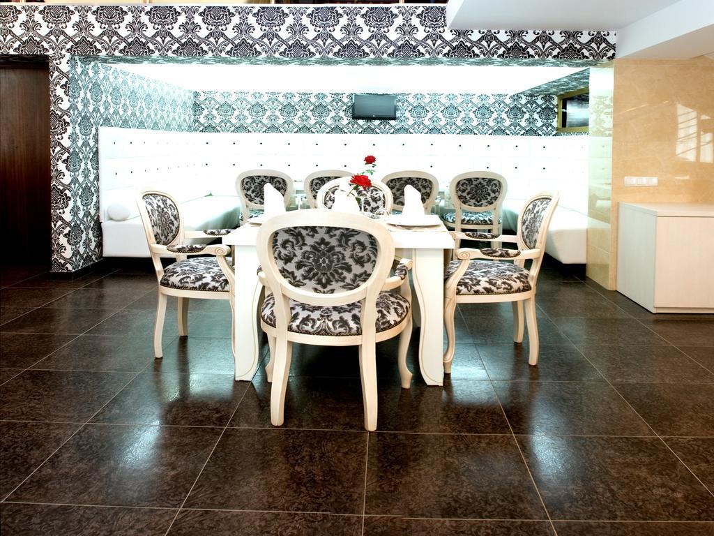 Manhattan Hotel & Restaurant Chişinau Restaurang bild