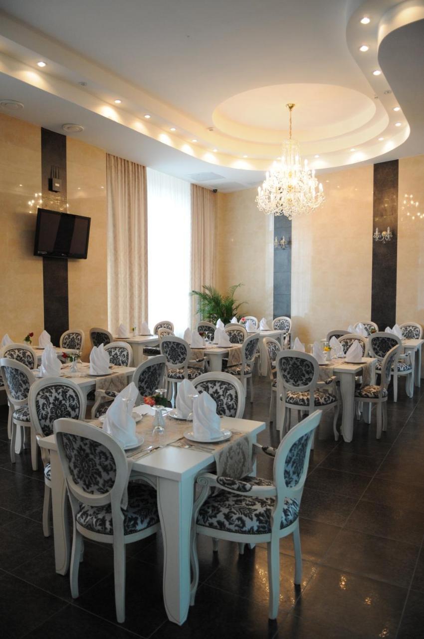 Manhattan Hotel & Restaurant Chişinau Exteriör bild