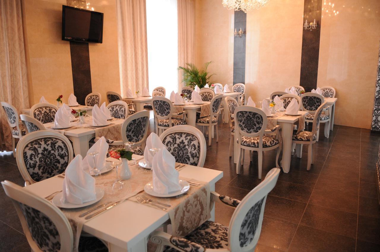 Manhattan Hotel & Restaurant Chişinau Exteriör bild