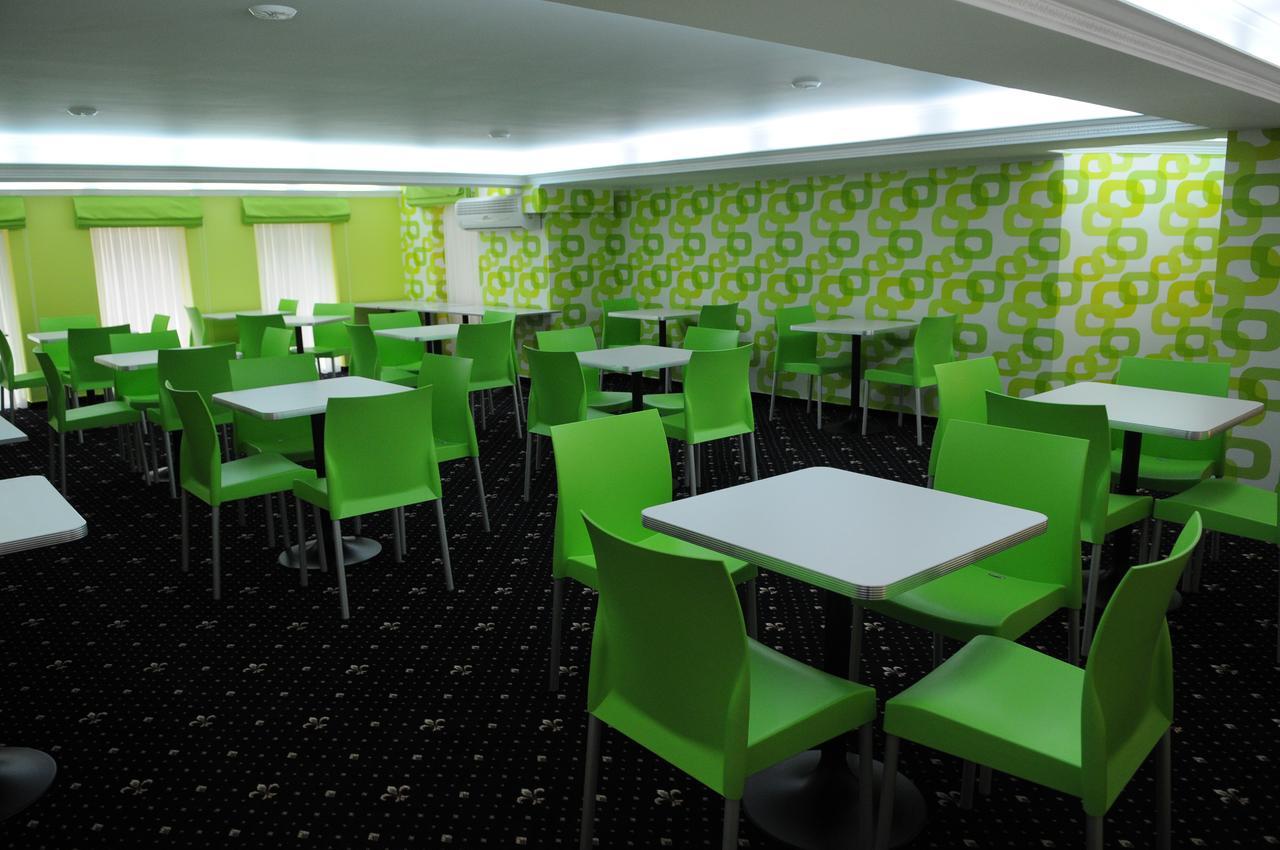 Manhattan Hotel & Restaurant Chişinau Exteriör bild
